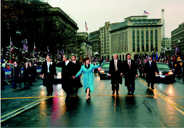 Bushes_parade_January_20,_2001.jpg
