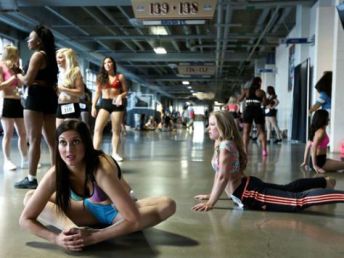 Detroit-Lions-Cheerleader-Tryouts-01.jpg